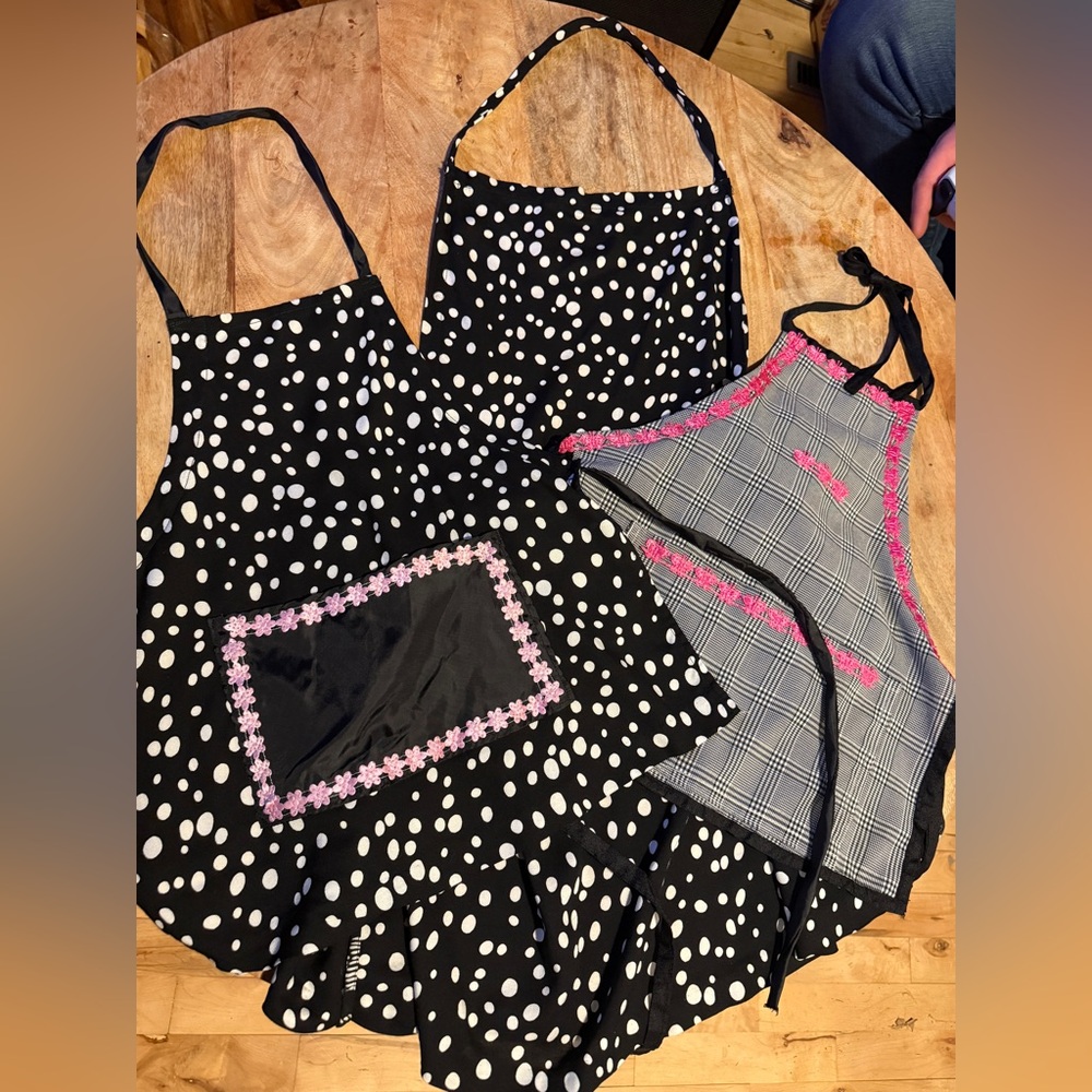3 Aprons 1 Adult + 2 Littles